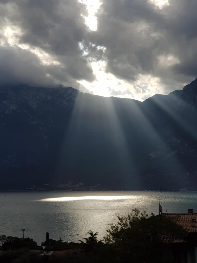 Guesthouse "Villa Tamas" Limone sul Garda Exterior photo