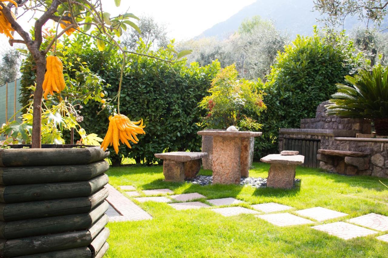 Guesthouse "Villa Tamas" Limone sul Garda Exterior photo